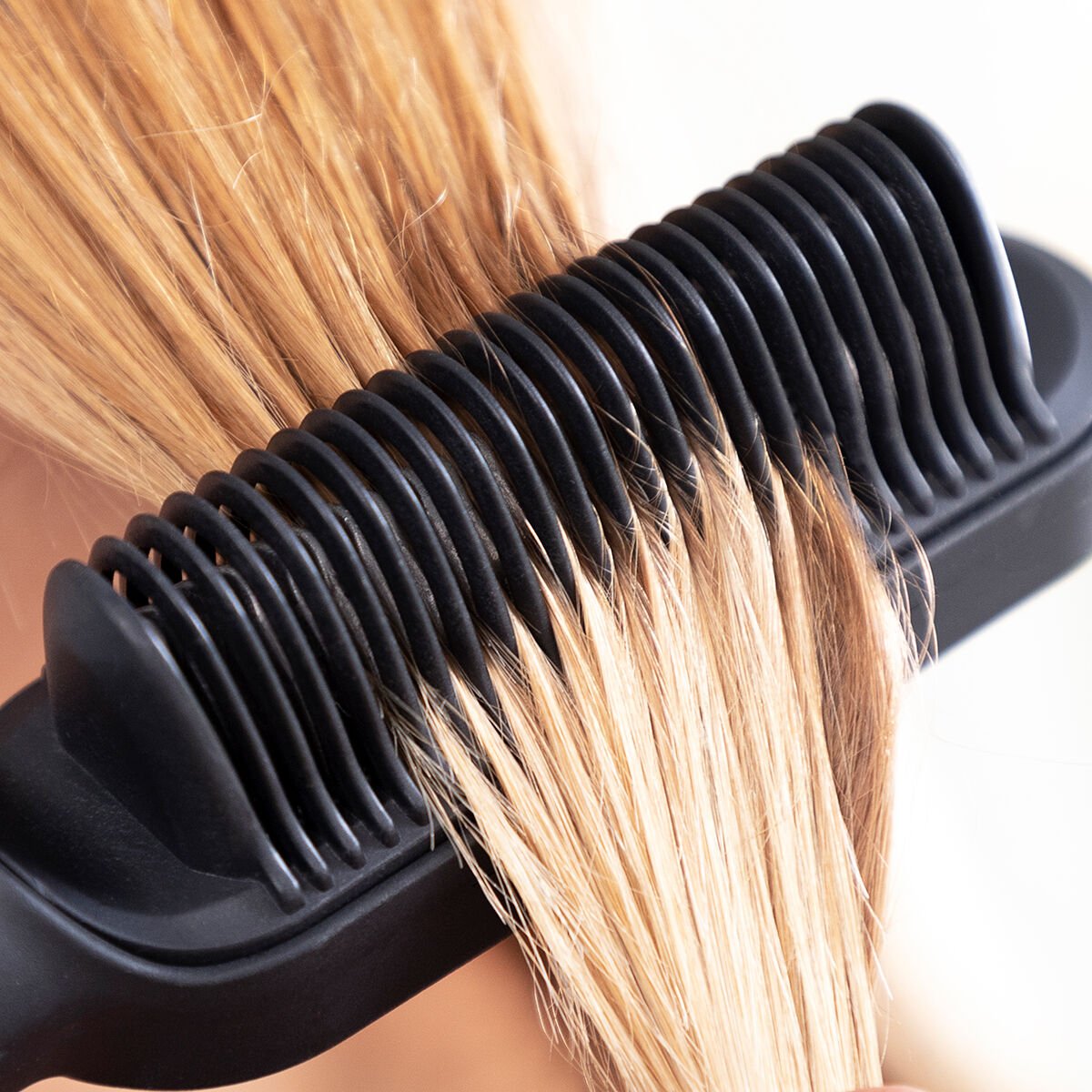 Ceramic Straightening Brush Cestrus InnovaGoods - MES49